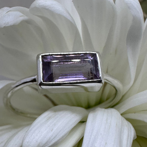 Amethyst Small Rectangle 925 Sterling Silver Ring - Size 8 - Quality Gemstone Jewellery