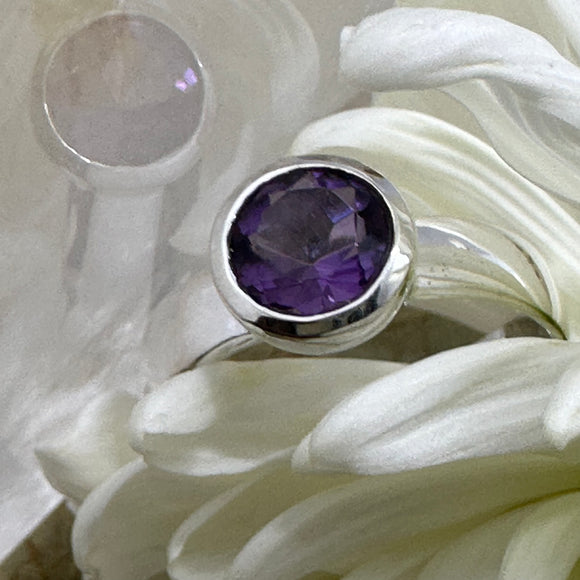 Amethyst Round 925 Sterling Silver Ring - Size 8 -  Quality Gemstone Jewellery