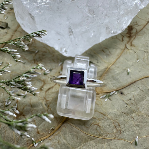 Amethyst Square Mini 925 Sterling Silver Ring - Size 7 - Quality Gemstone Jewellery