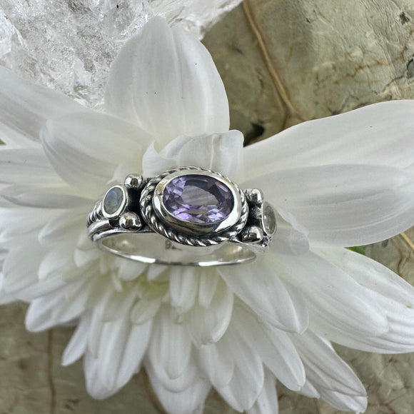 Light Amethyst Oval 925 Sterling Silver Ring - Size 7 -  Quality Gemstone Jewellery