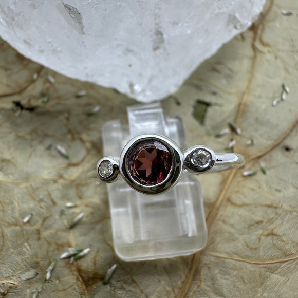 Garnet 925 Sterling Silver Ring - Size 8 - Quality Gemstone Jewellery