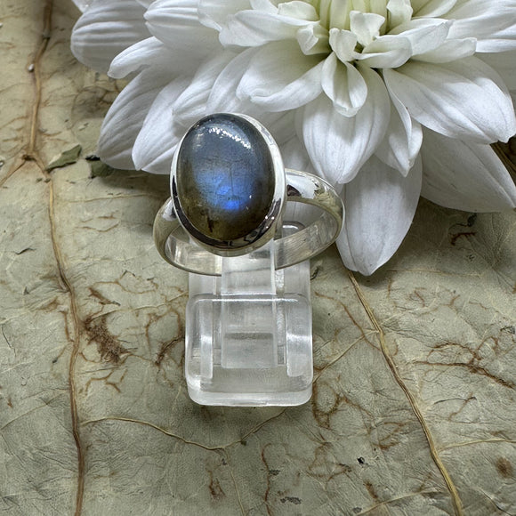 Labradorite Oval A Sterling Silver Ring - Size 9 - Quality Gemstone Jewellery