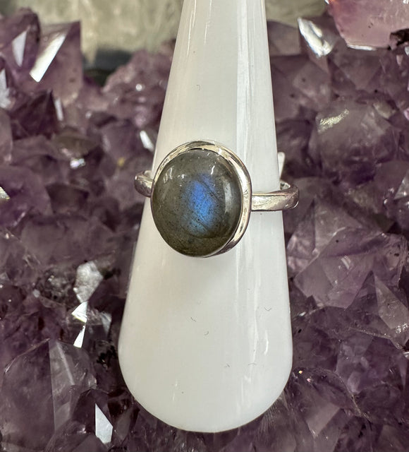 Labradorite Oval Sterling Silver Ring - Size 8 - Quality Gemstone Jewellery